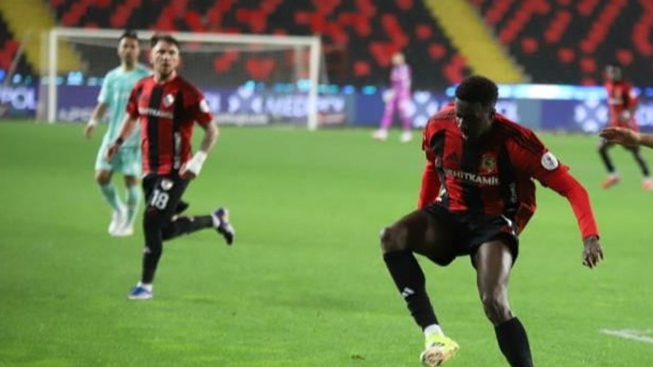 Samsunspor'a güç: Mohamad Bayo imzaya yakın