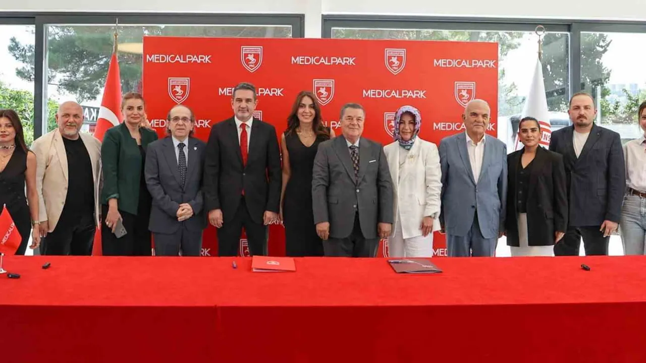 Samsunspor sağlık ortaklığını sürdürüyor: Medical Park ve Liv Hospital ile yeni sezon sponsorluk anlaşması