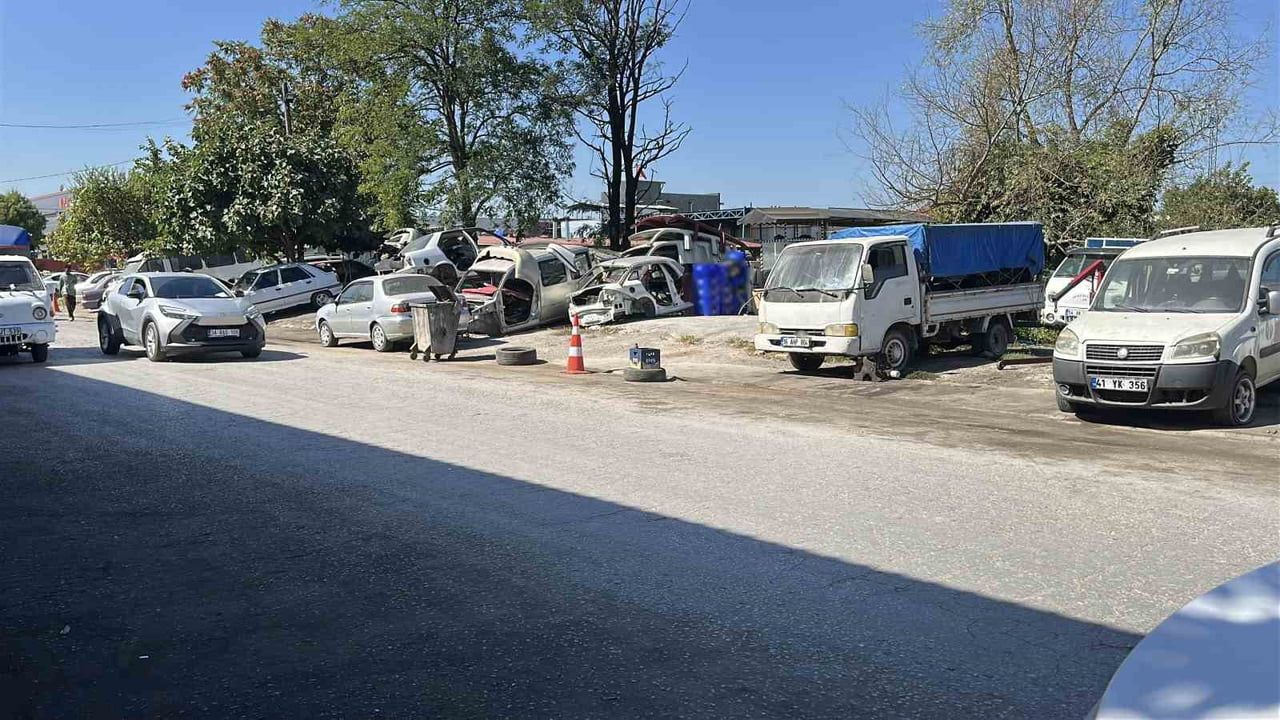 Sanayi sitesi Teksas'a döndü: önce tüfekle ateş etti, sonra araçla ezildi