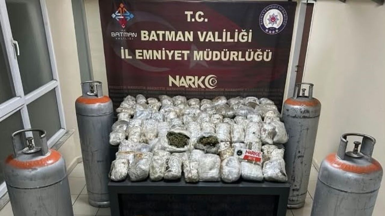 Sanayi tüplerine gizlenen 87,5 kilo skunkla ilgili bir kişi tutuklandı