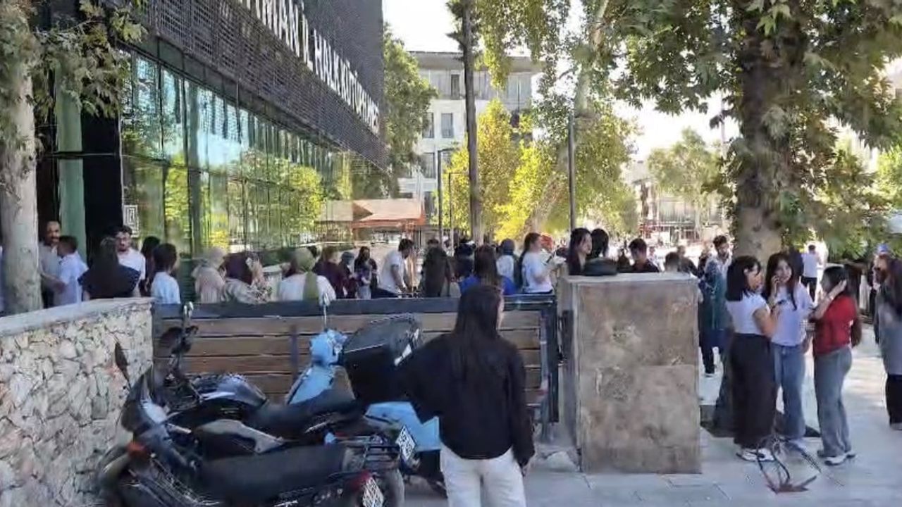 Şanlıurfa'da 5.4'lük sarsıntı Adıyaman'da kısa süreli paniğe neden oldu