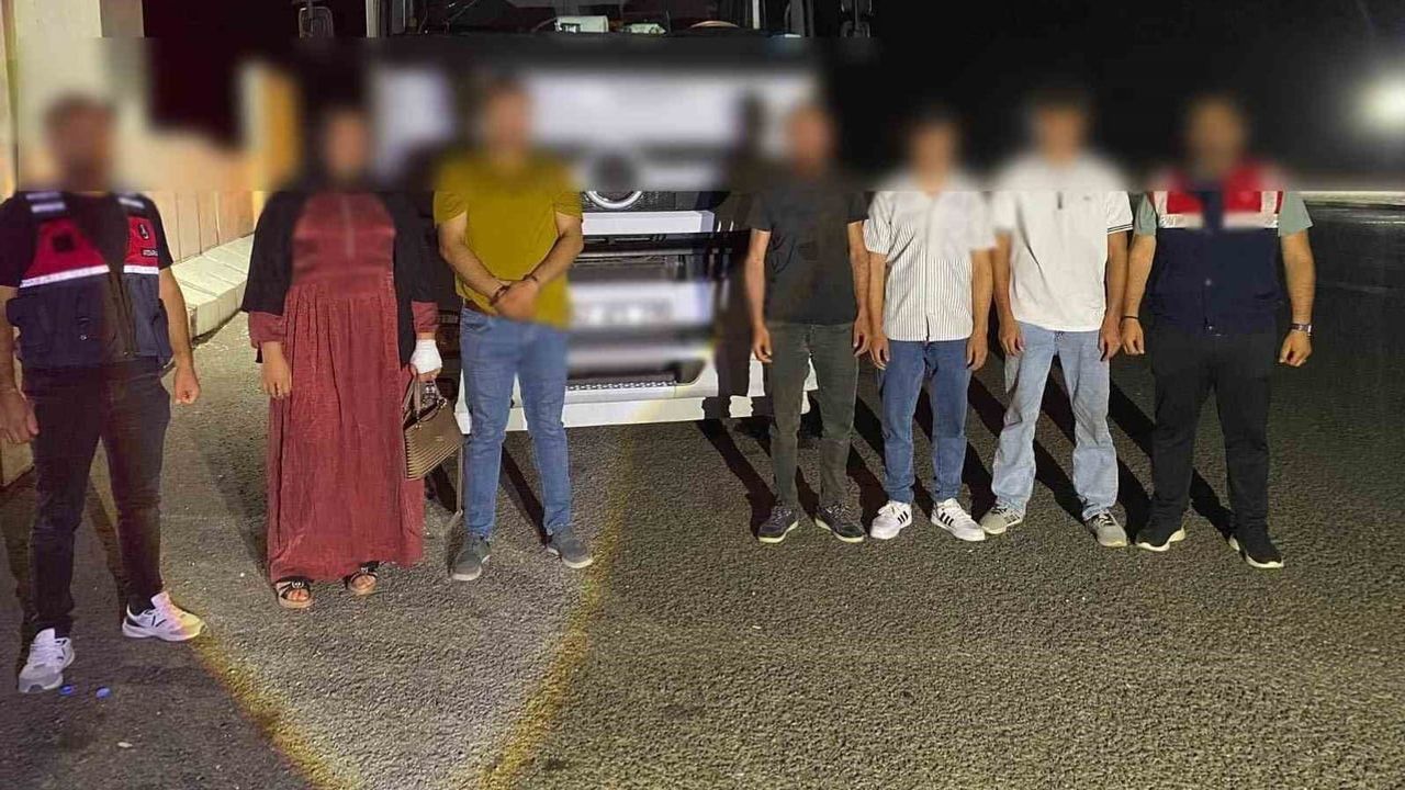Şanlıurfa'da jandarmanın göçmen denetiminde 143 kişi işlem gördü