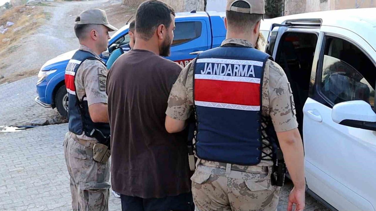 Şanlıurfa'da jandarmanın takibiyle 27 yıl hapis cezası bulunan zanlı tutuklandı