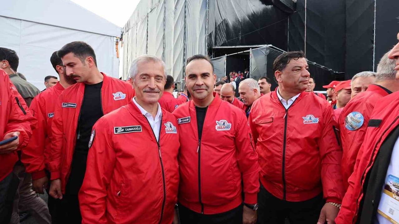 Şanlıurfa'da teknoloji rüzgârı: Tahmazoğlu gençlerle TEKNOFEST'te
