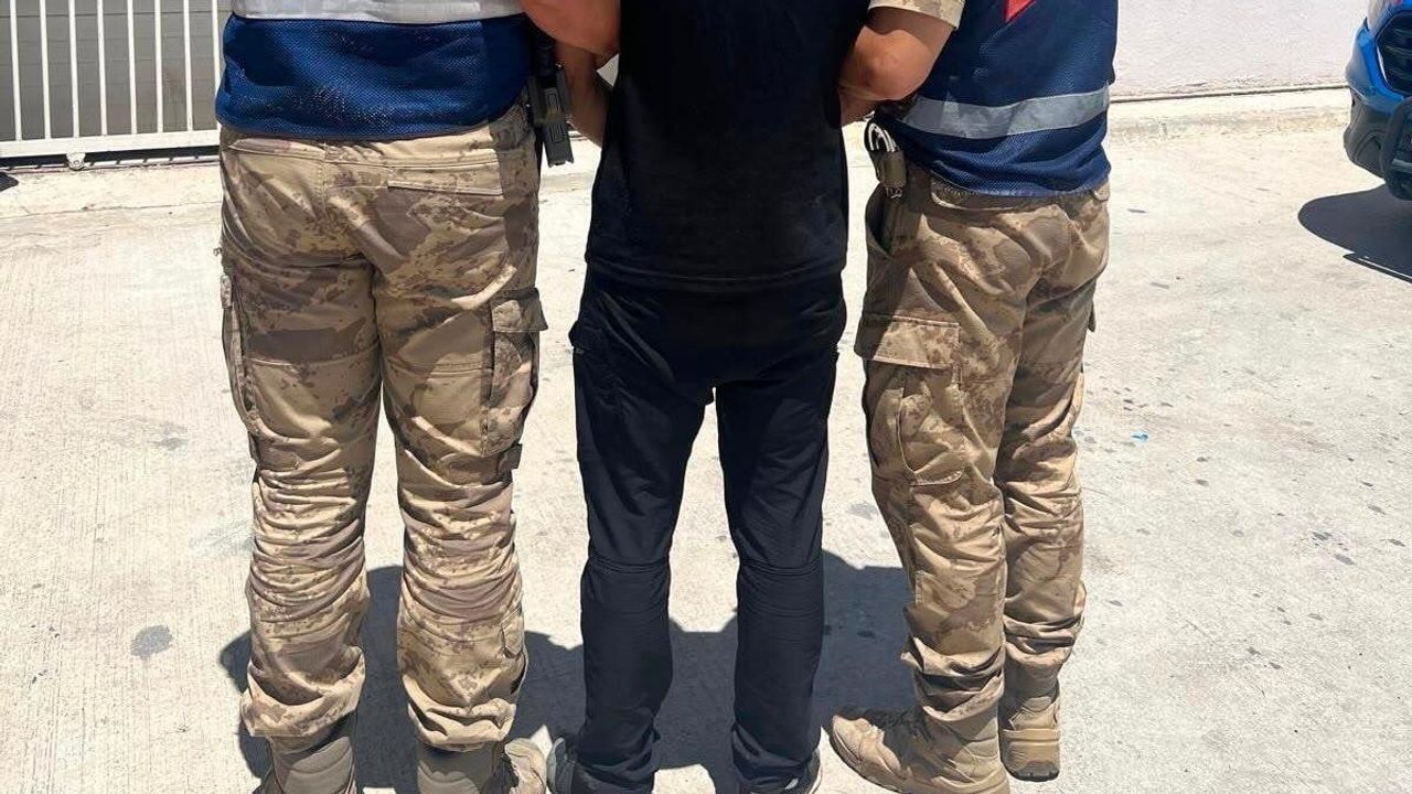 Şanlıurfa jandarması Karaköprü'de aranan hükümlüyü yakalayıp tutukladı