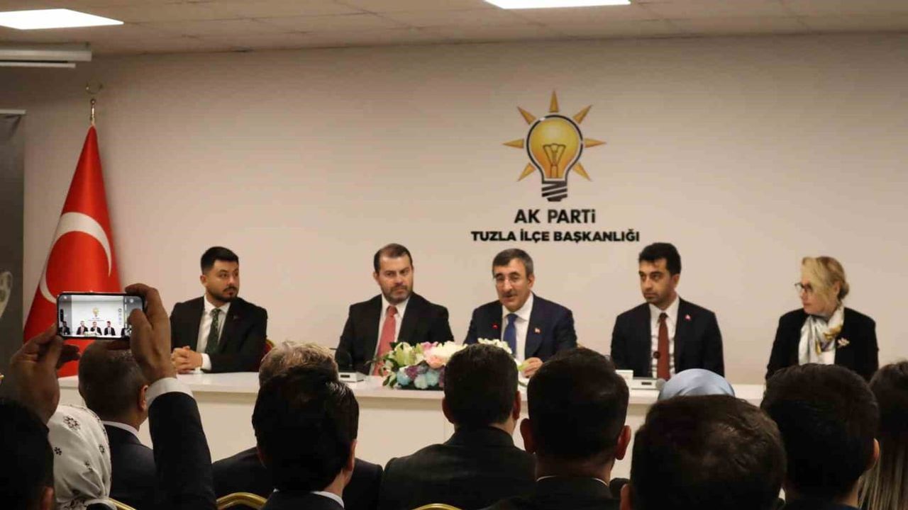 Savunma sanayisinde 'devrim' vurgusu: ekonomik, demokratik ve bölgesel mesajlar Tuzla'da paylaşıldı