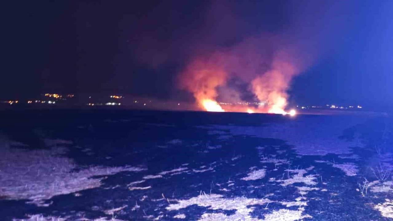 Şehir merkezinde duman paniği: Adıyaman'da anız alevleri kontrol altına alındı