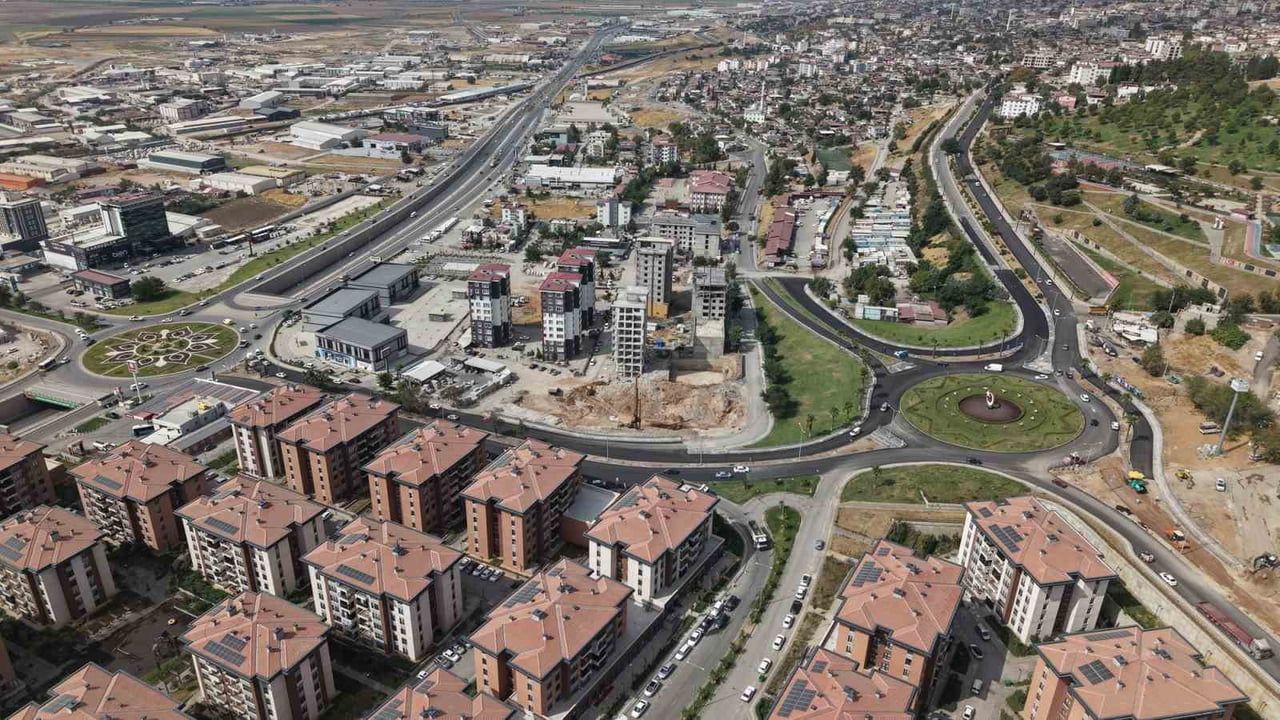Şehir merkezinin en önemli aksı Ali Sezal Bulvarı baştan sona yenilendi