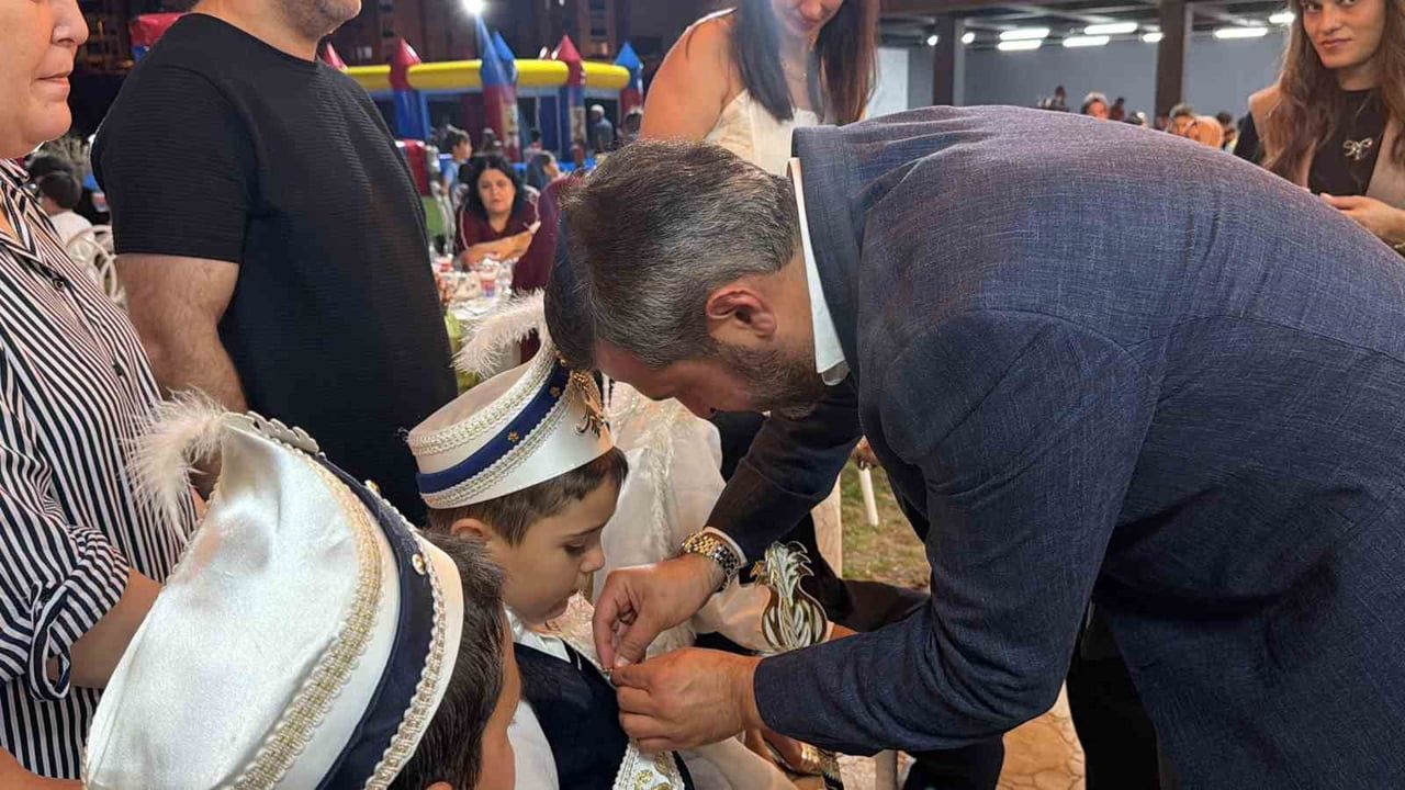 Şehir turu ve takı merasimiyle Karabük'te anlamlı sünnet şöleni