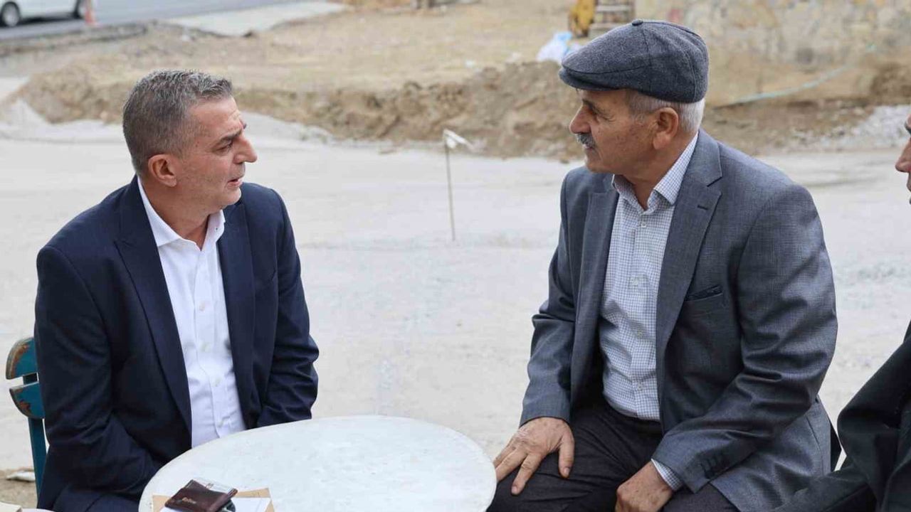 Şehzadeler'de muhtarlarla saha toplantısı: talepler yerinde dinleniyor