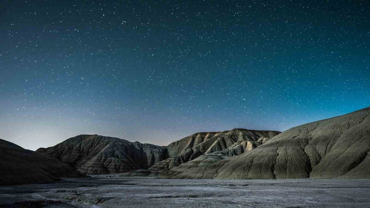 Sekiz saatlik gece mesaisi Samanyolu ile Ay'ı aynı karede buluşturdu