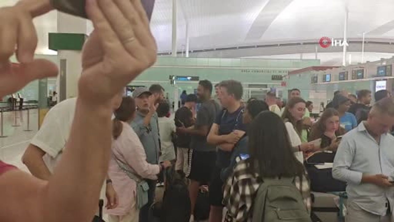 Sel ve fırtına gündelik hayatı sekteye uğrattı; Barcelona'da 100'den fazla uçuş iptal