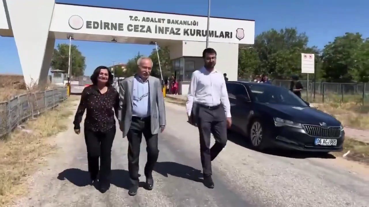 Selçuk Mızraklı tahliye edildi: cezaevi çıkışında barış vurgusu