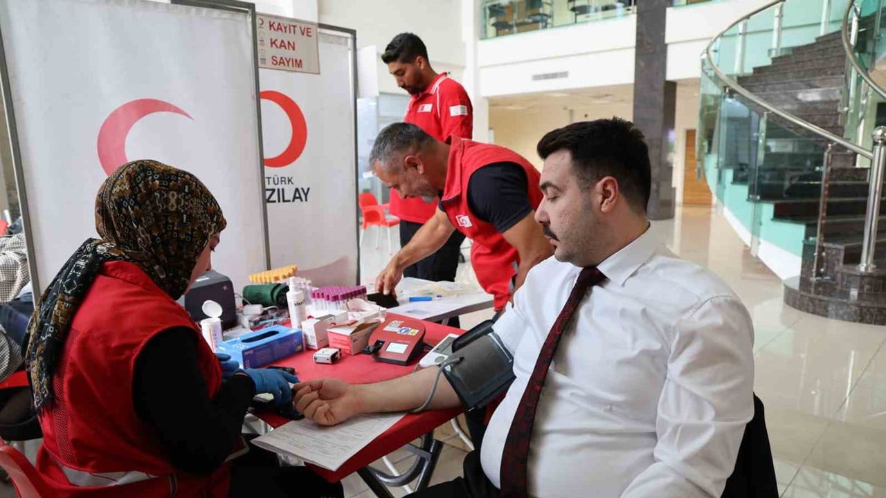 Selçuklu'da dayanışma mesajı: belediye hizmet binasında kan bağışı