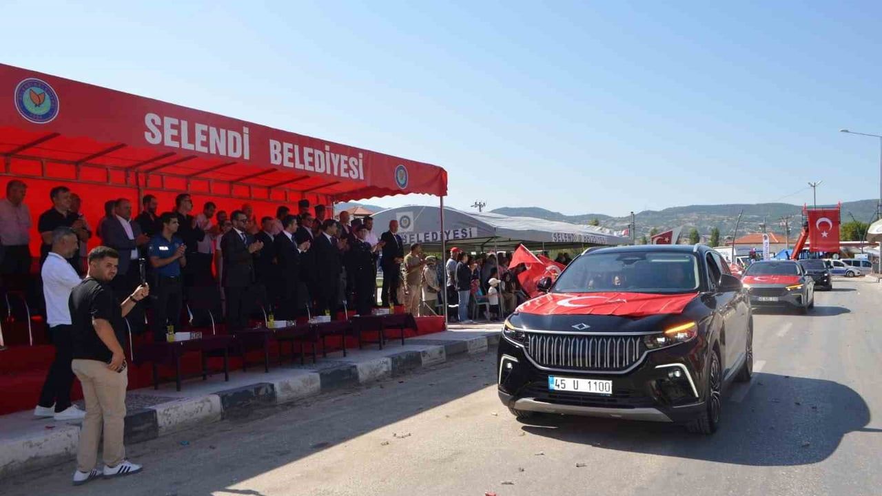 Selendi’de 104 yıllık kurtuluş coşkusu cirit ve tütün şenliğiyle sürdü