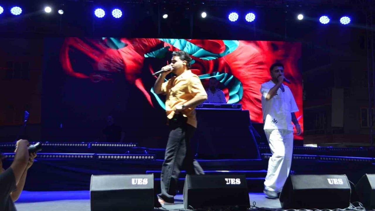Selendi’de rap rüzgarı: Tefo & Seko gençleri coşturdu
