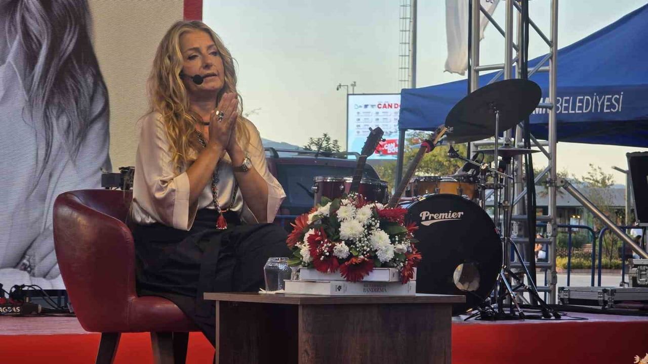 Sema Soykan Bandırma'da Keşke üzerinden tarih yazımını tartıştı