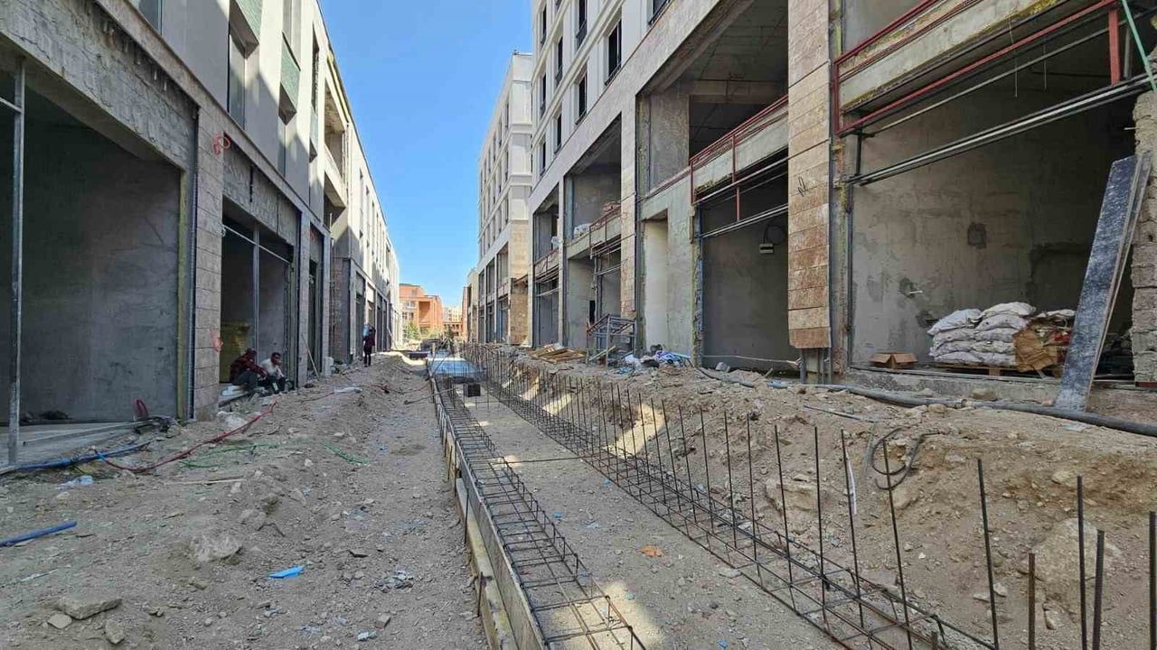 Şemsiye sokak ve Yeni Cami ay sonuna kadar eski görünümüne kavuşacak