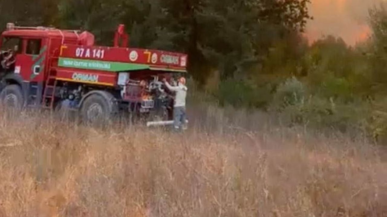 Serik'te yangına hava ve kara desteğiyle müdahale sürüyor
