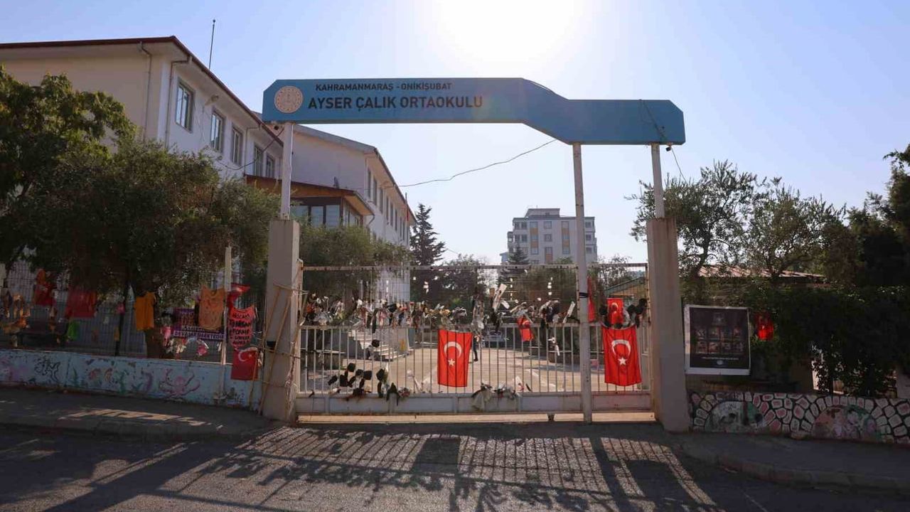Sessiz ilk gün: Ayser Çalık Ortaokulu ders ziline boş kaldı