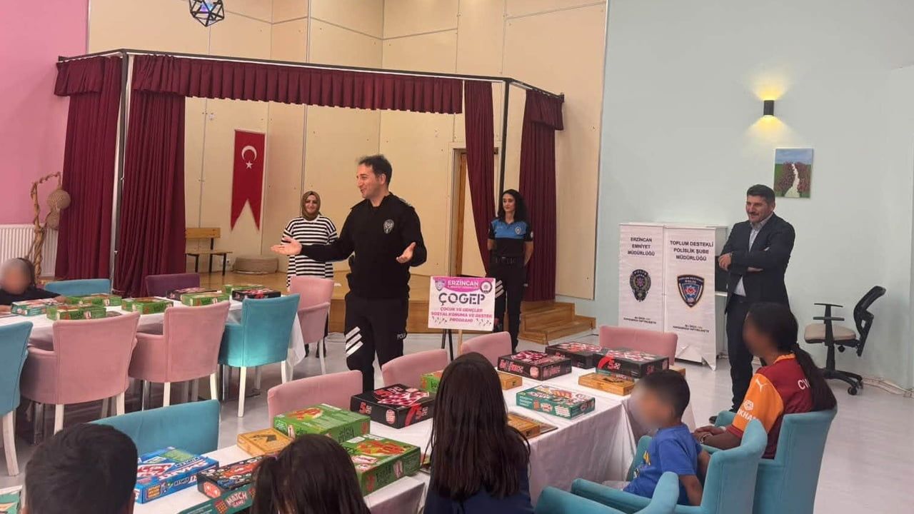 Sevgi evlerinde çocuklara akıl oyunlarıyla özgüven ve strateji eğitimi