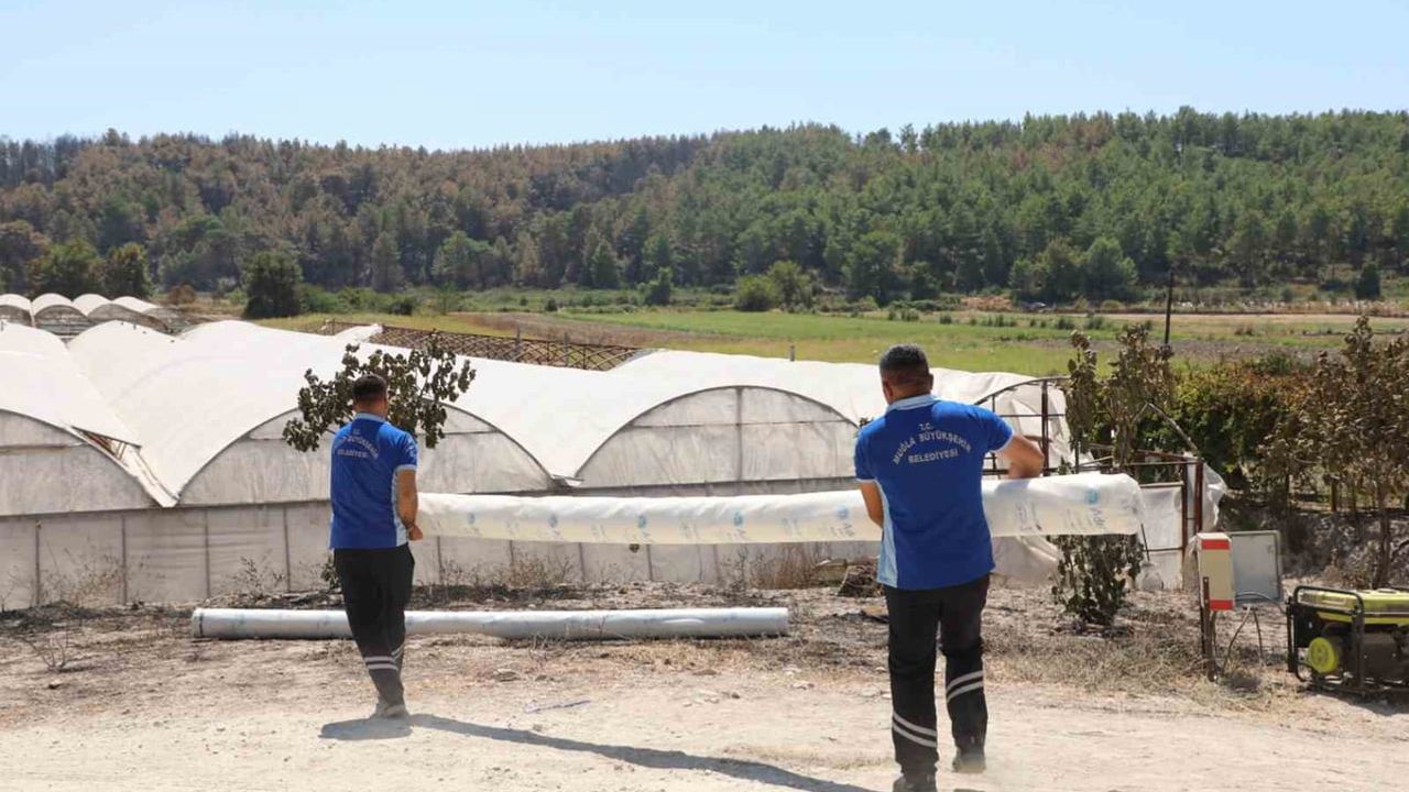 Seydikemer'de yangından zarar gören seraya 24 saatte destek