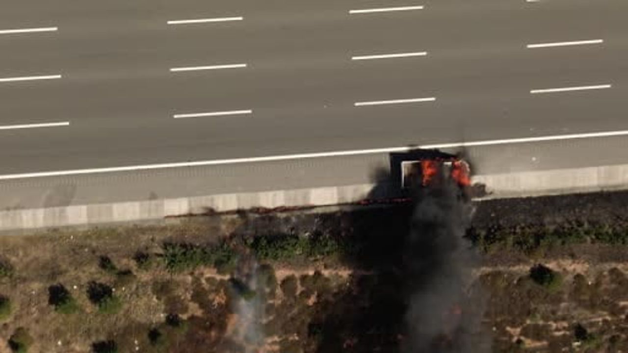 Seyir halindeki pikap Kuzey Marmara Otoyolu'nda alevlere teslim oldu