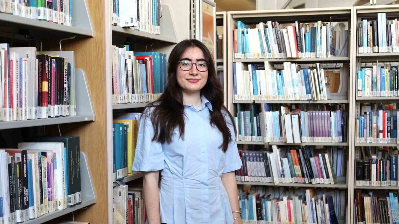 Şiirin görünürlüğünü savundu, Avrupa’da edebiyat birinciliğine çıktı