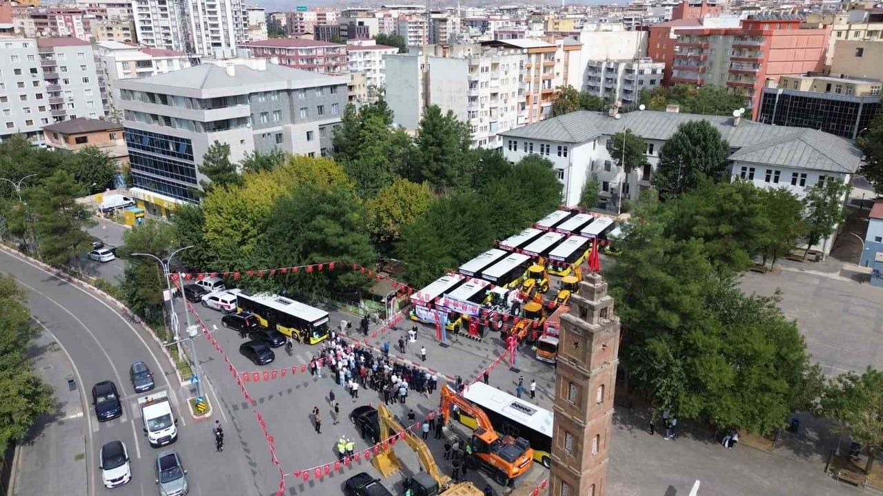 Siirt belediyesi filosunu güçlendirdi: 21 yeni araç göreve başladı