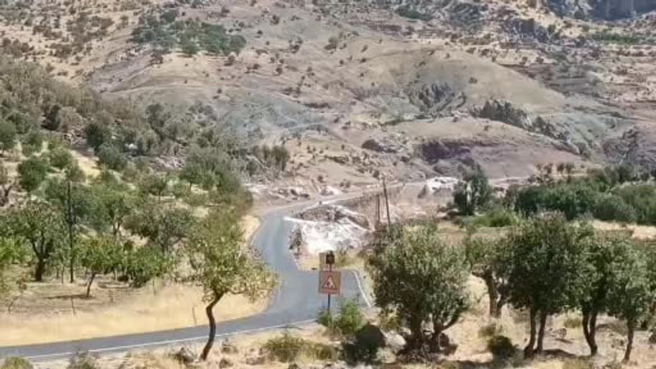 Siirt-Pervari'de yol çalışmasında kontrollü patlama cep telefonlarına kaydedildi