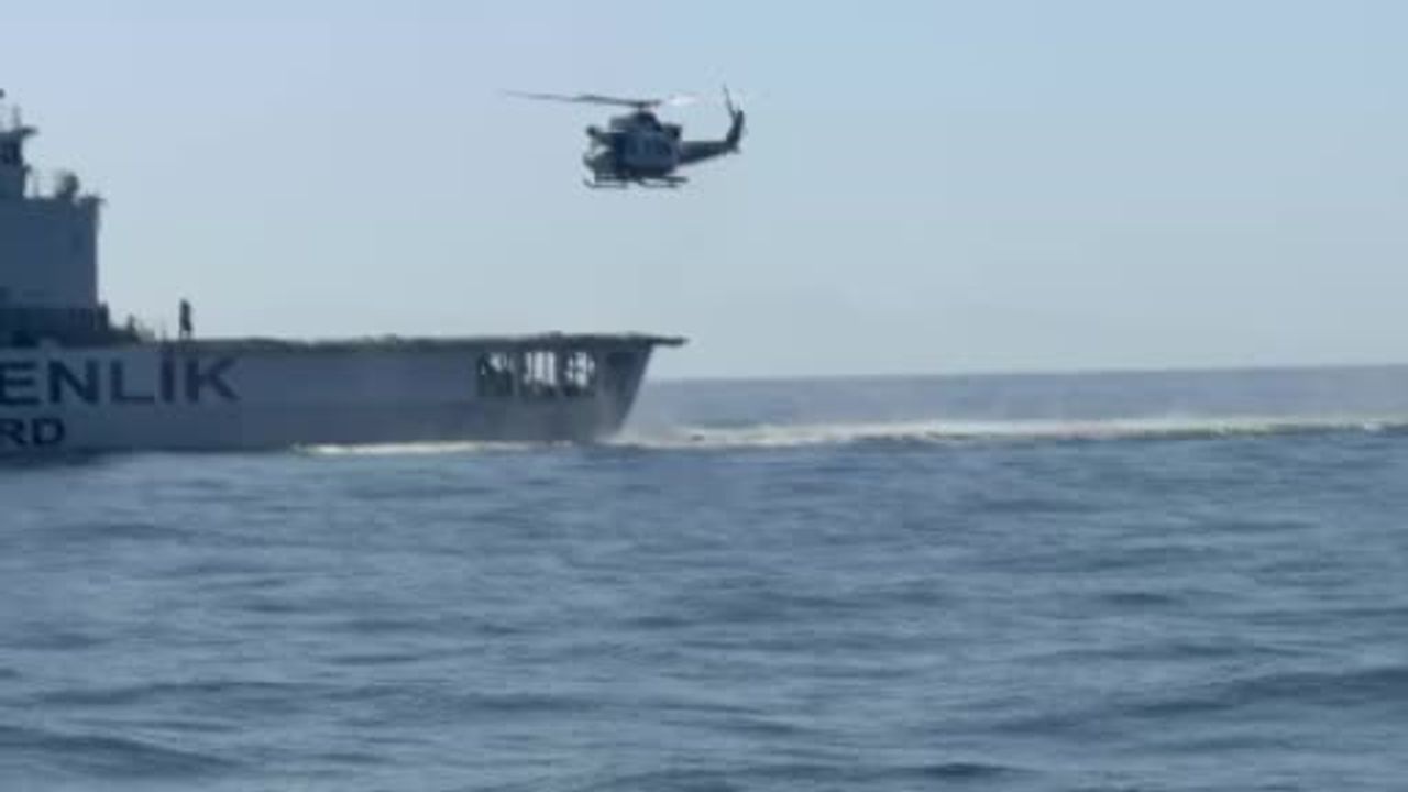 Silivri açıklarında batışın ardından helikopter destekli arama çalışması görüntülendi