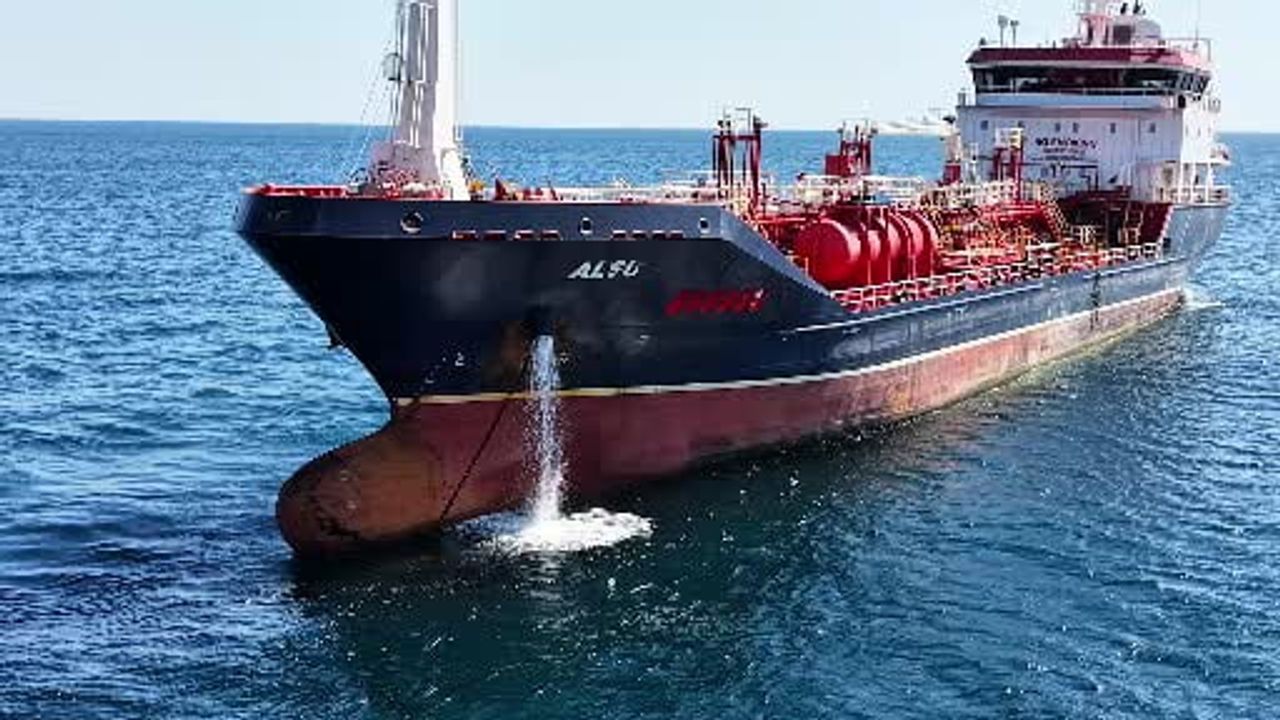 Silivri açıklarında çarpışma: hasarsız gemi ALSU güvenli bölgeye çekildi