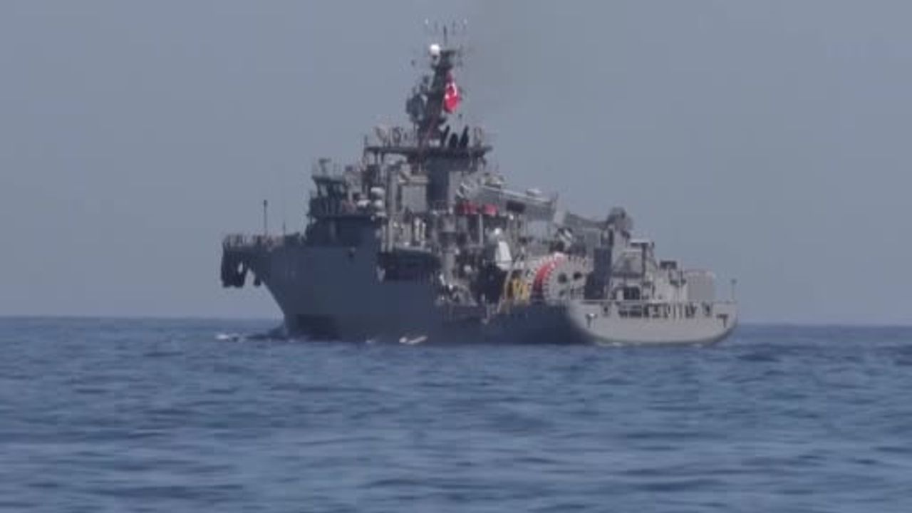 Silivri açıklarında helikopter destekli arama: batan gemideki 10 personel aranıyor