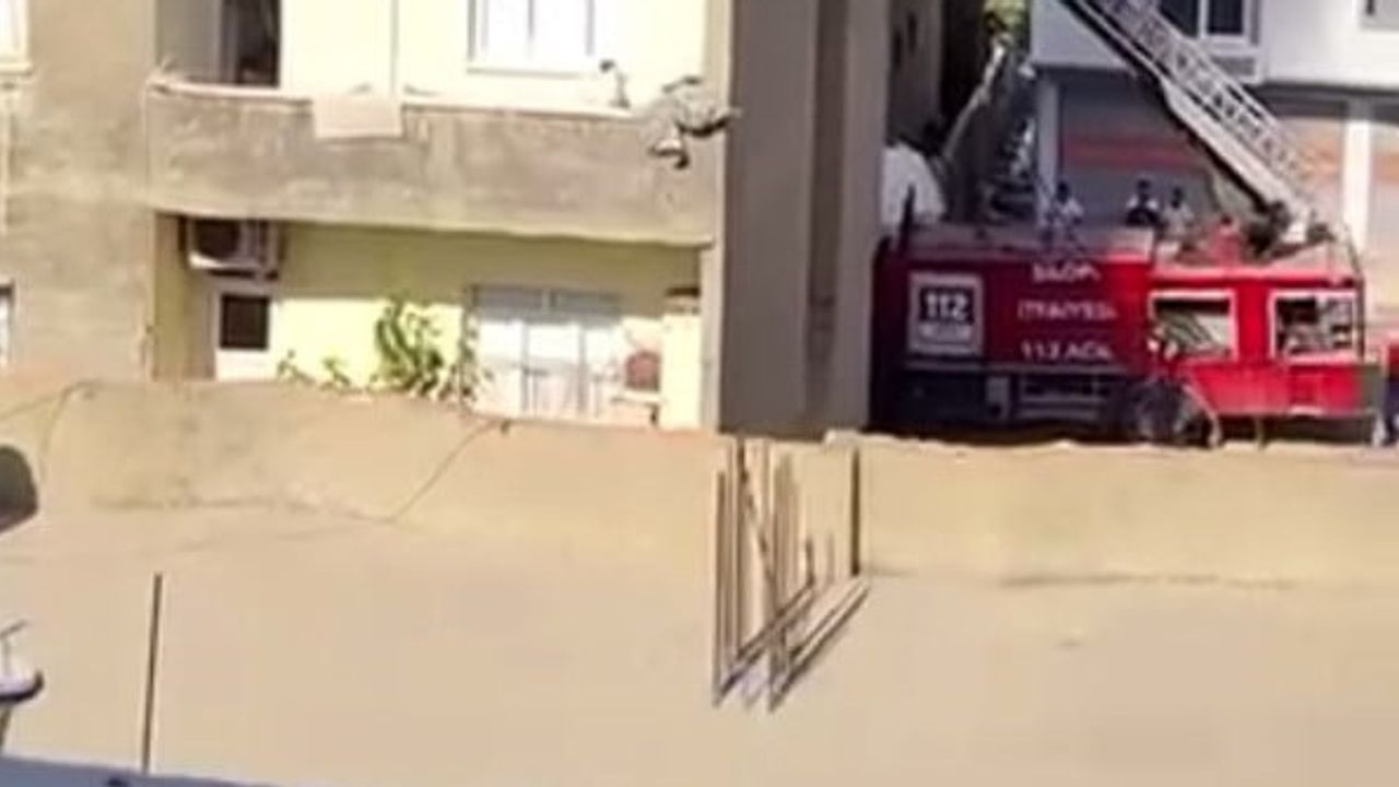 Silopi'de duman ihbarı üzerine son katta çıkan yangın kontrol altına alındı