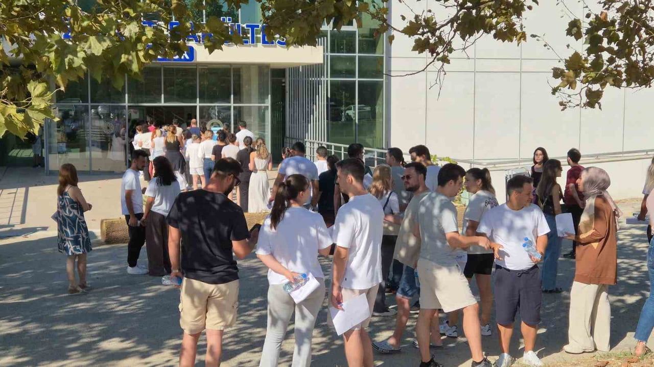 Sınav günü hareketliliği: Tekirdağ Namık Kemal Üniversitesi çevresinde yoğunluk