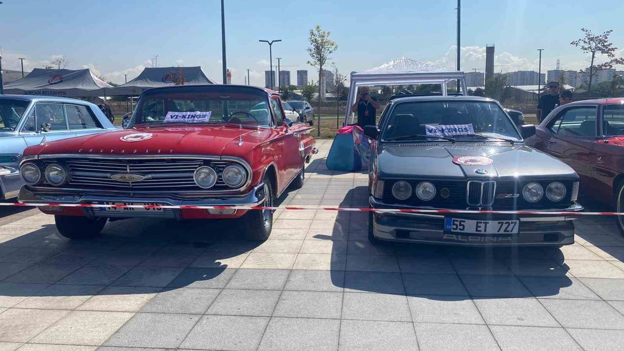 Sincan’da nostalji rüzgârı: klasik otomobil festivali geçmişe köprü kurdu