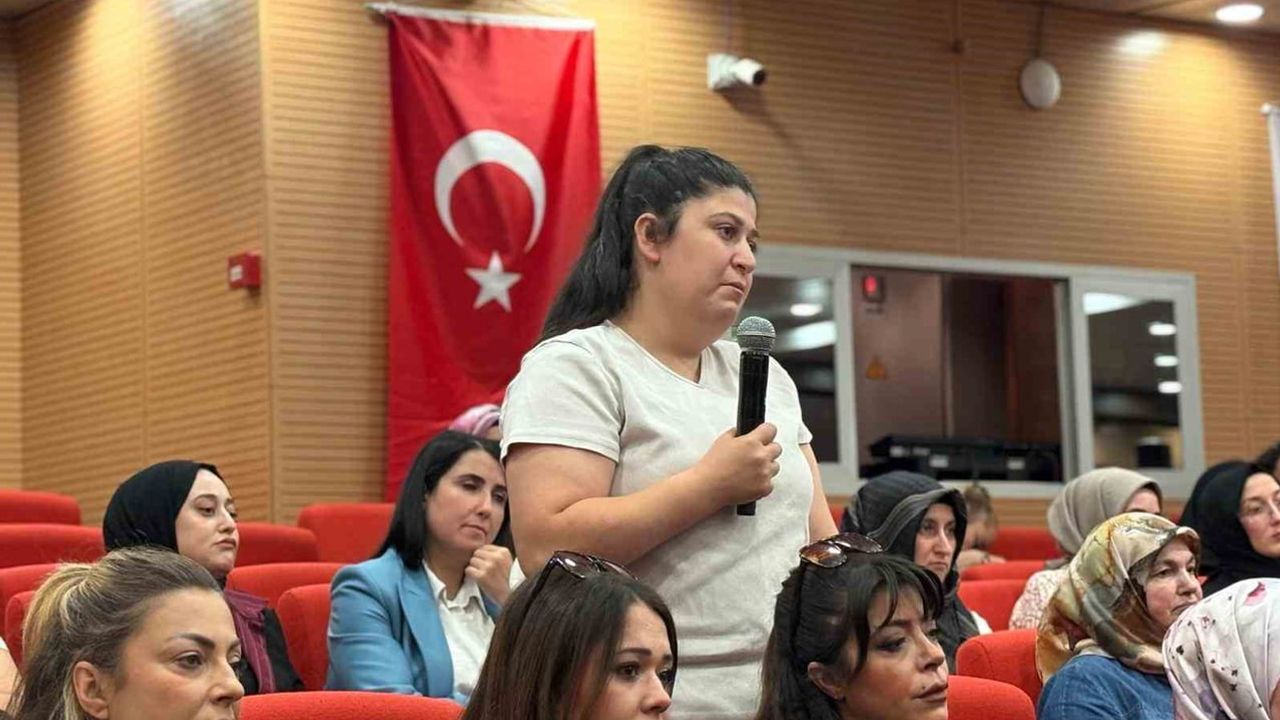 Sincanlı kadınlarla aile sohbetinde ergenlik ve dini eğitimin önemi konuşuldu