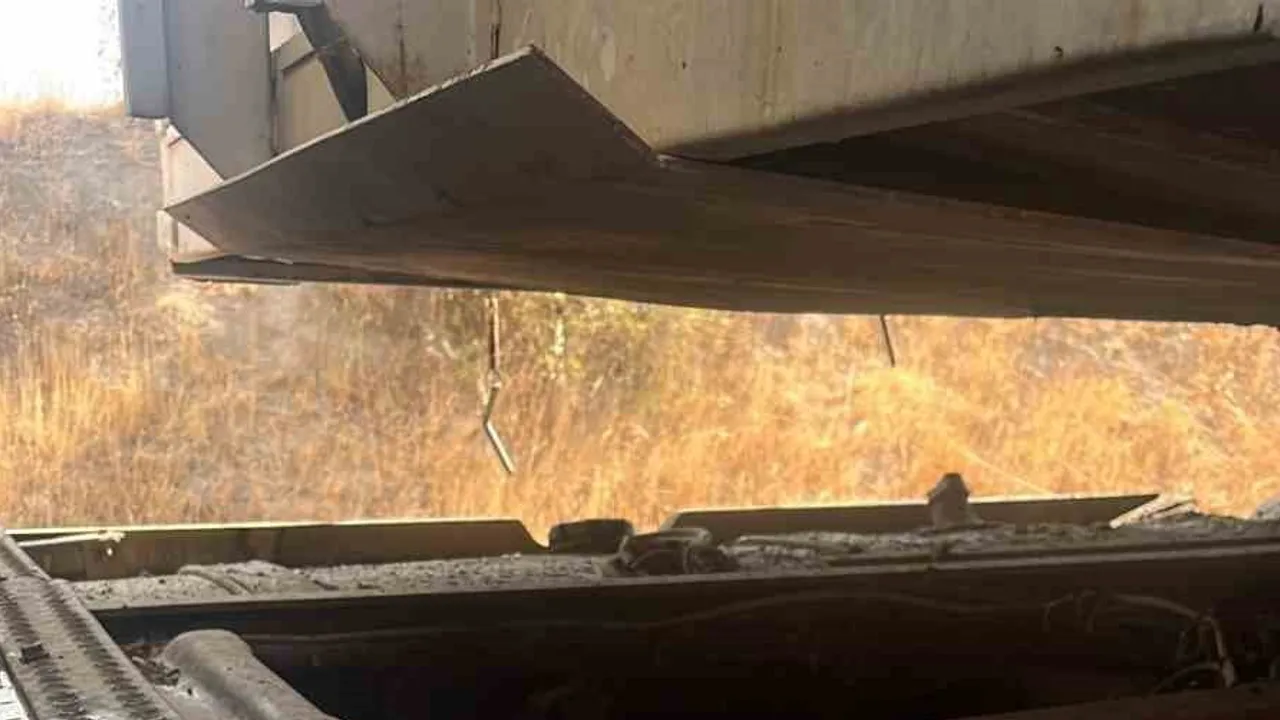 Sındırgı’da seyir halindeki aracın yangını vatandaş müdahalesiyle kontrol altına alındı