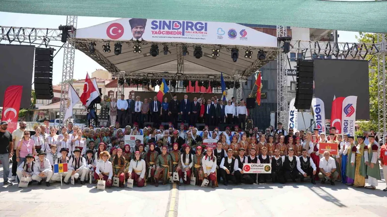 Sındırgı kurtuluşunun 104. yılını birlik ve kültürlerle kutladı
