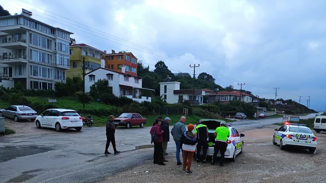 Sinop sahil yazlıklarında manevra kazası: motosiklet sürücüsü yaralandı