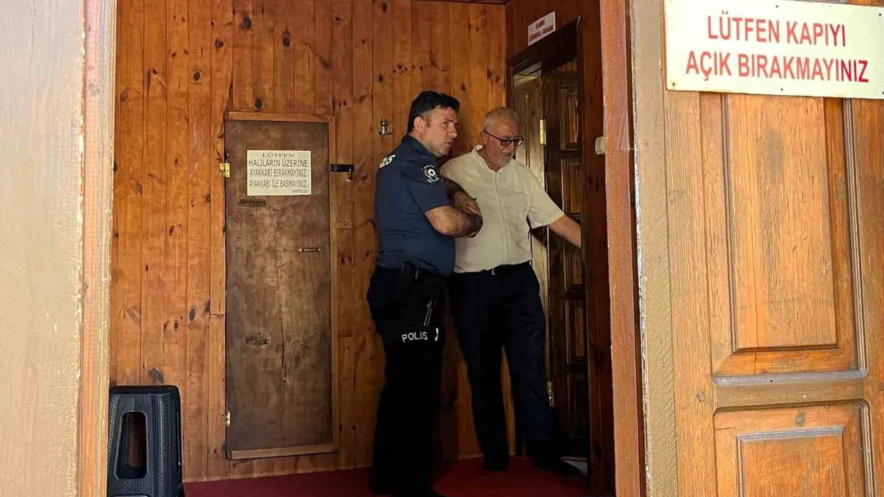 Sinop'ta Alaaddin Camii'nde şüpheli giriş endişesi