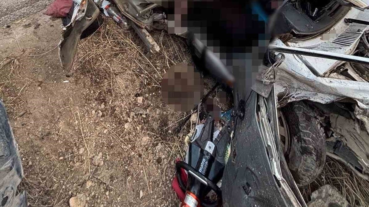 Sinop'ta Boyabat-Saraydüzü yolunda su kanalına devrilen araçta bir kişi yaşamını yitirdi