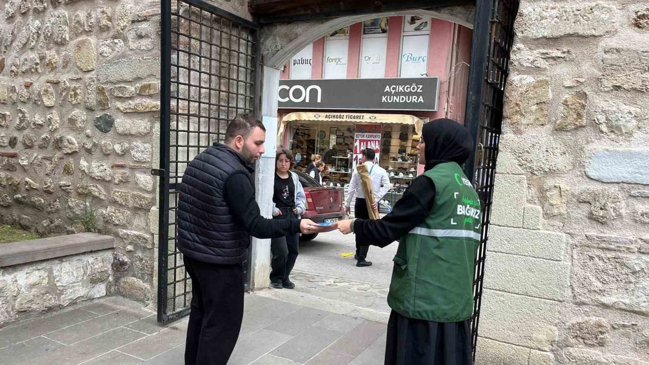 Sinop'ta cuma çıkışı: Yeşilay halkı bağımlılık konusunda bilgilendirdi