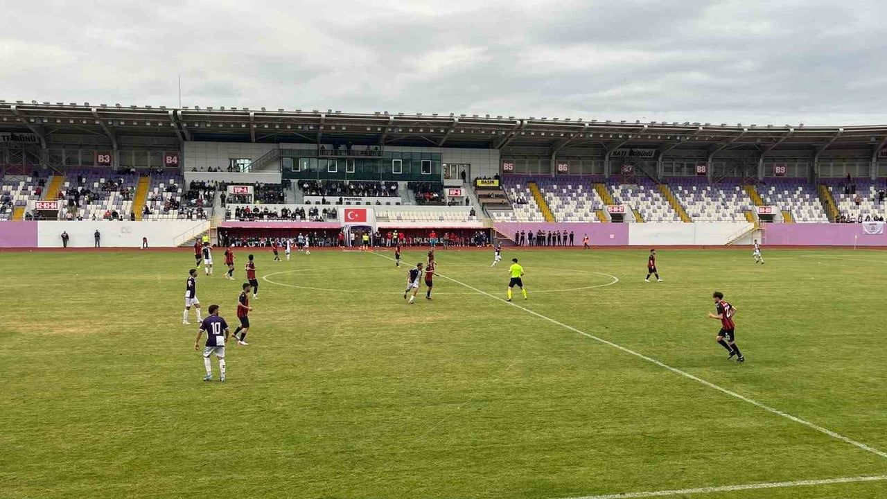 Sinop'ta erken gol şoku: Arıt Kayadibi Spor kupada turladı