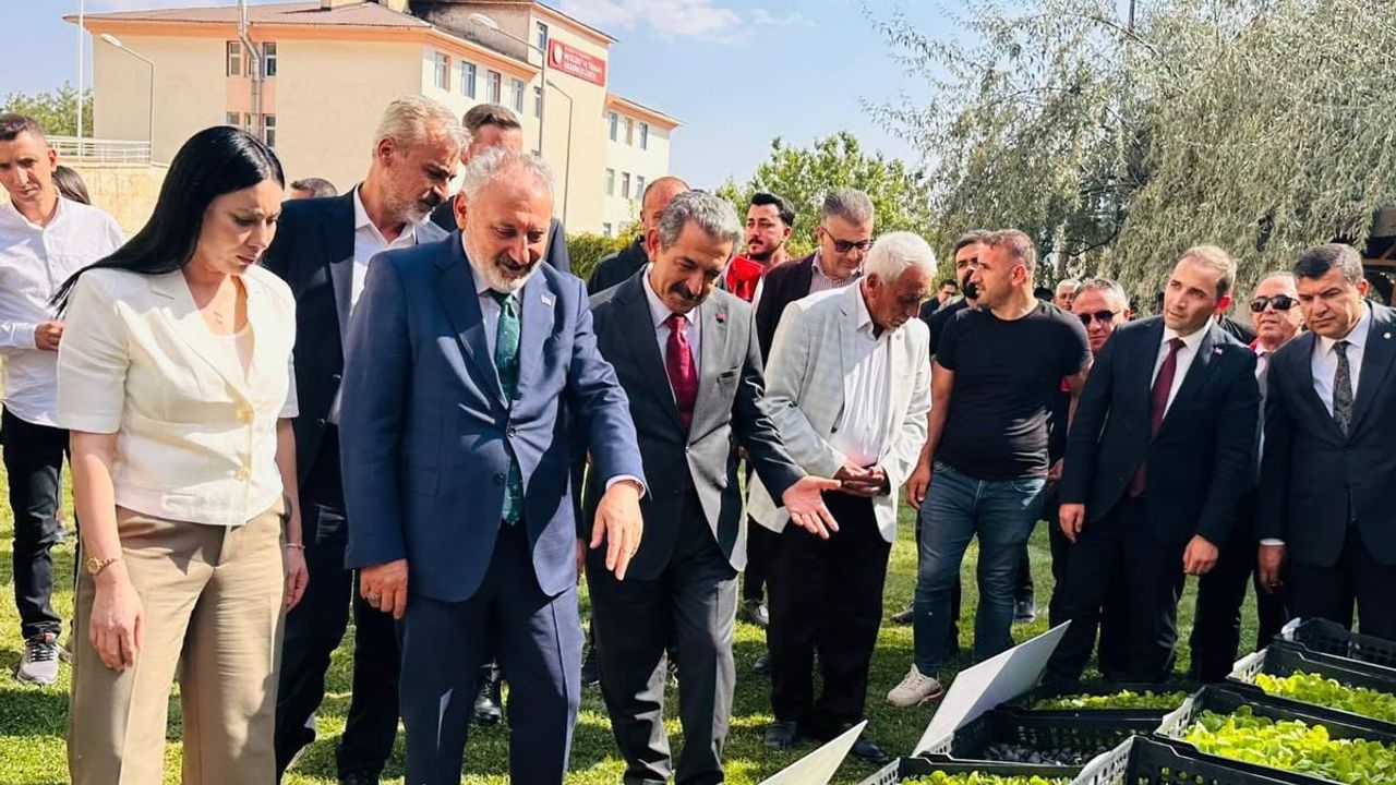 Şırnak'ta kışlık üretime 152 bin 784 fide ve göçer üreticilere çoban çantası desteği