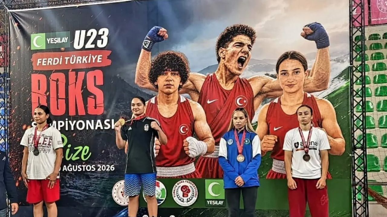 Sivas'ın gururu Rabia Karadaş ringde Türkiye üçüncüsü oldu