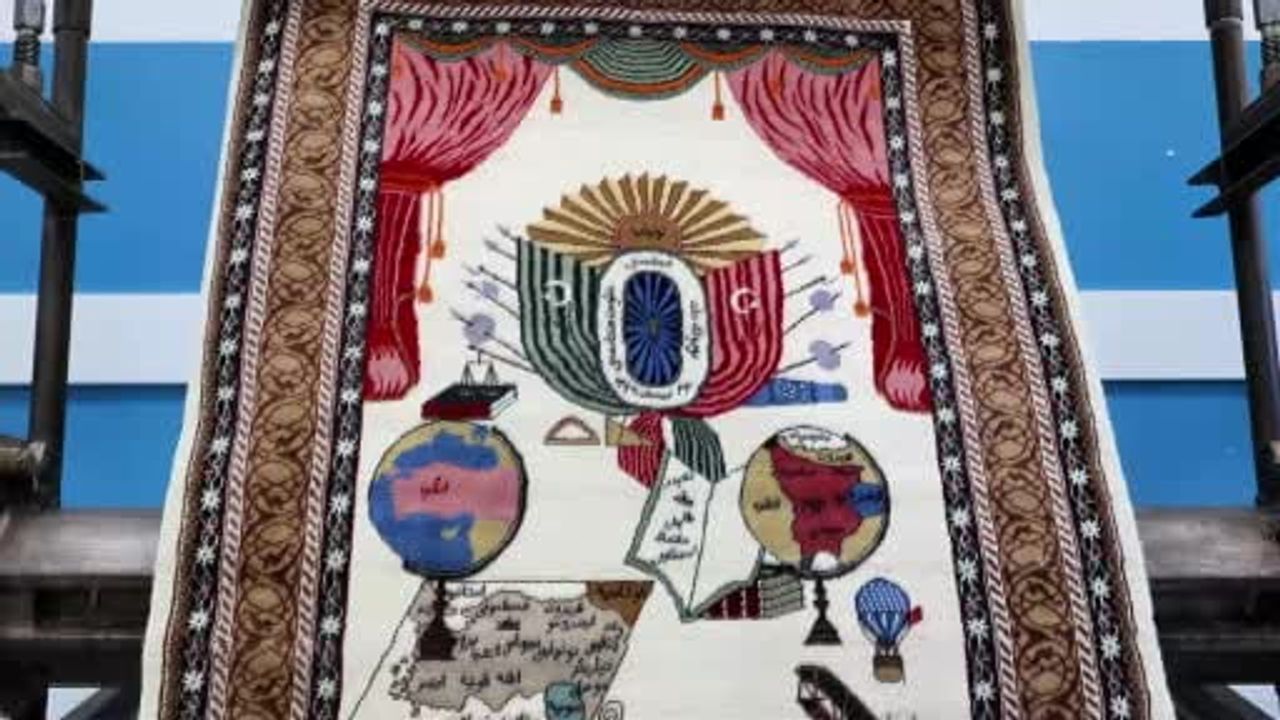 Sivas'ın yetim elinden meclise uzanan Misak-ı Millî halısı yeniden dokundu