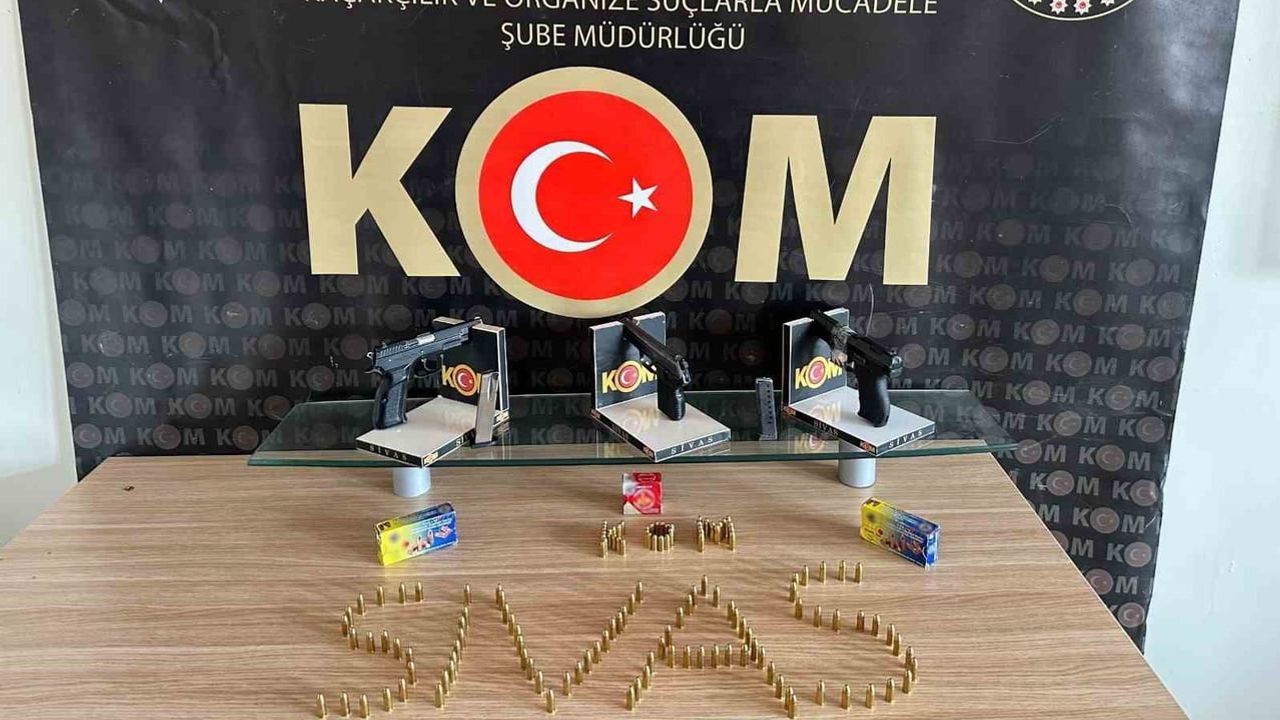 Sivas merkezli operasyonda ruhsatsız silah ticaretine iki darbe
