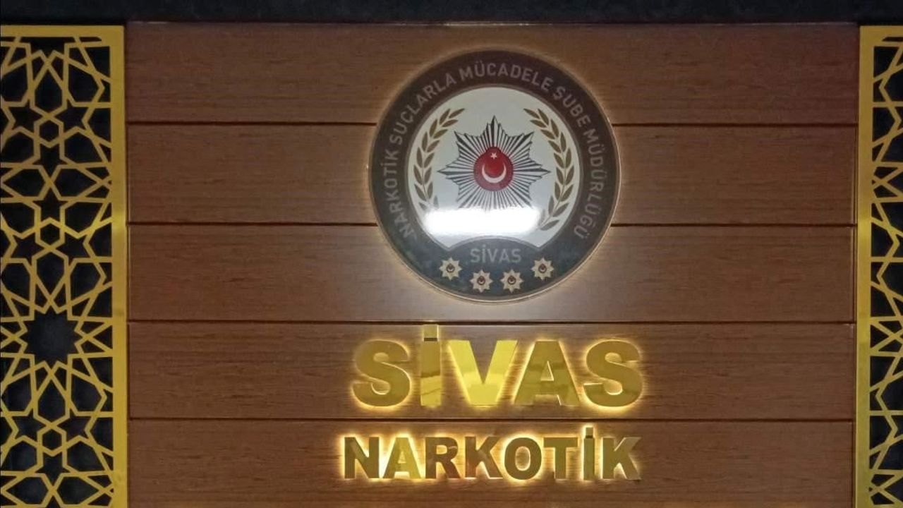 Sivas'ta kağıda emdirilmiş sentetik kannabinoid operasyonu: 32 bin kullanımlık madde bulundu