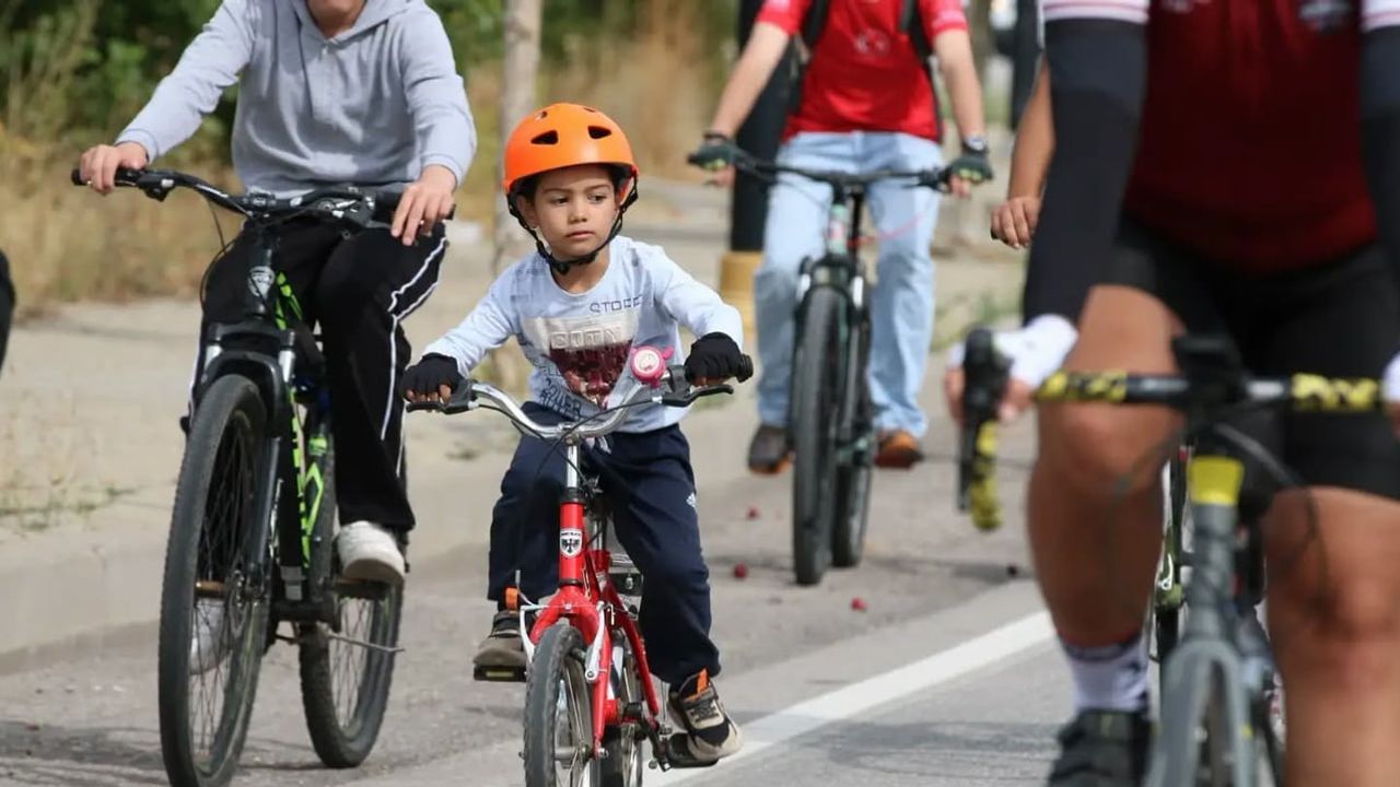 Sivas'ta pedallar buluştu: Kongre Müzesi'nden Paşabahçe Mesire Alanı'na ortak sürüş